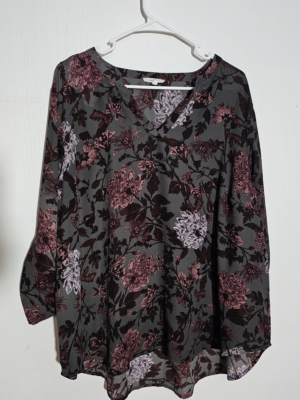 Floral V-Neck Long Sleeve Top in Charcoal and Rose
